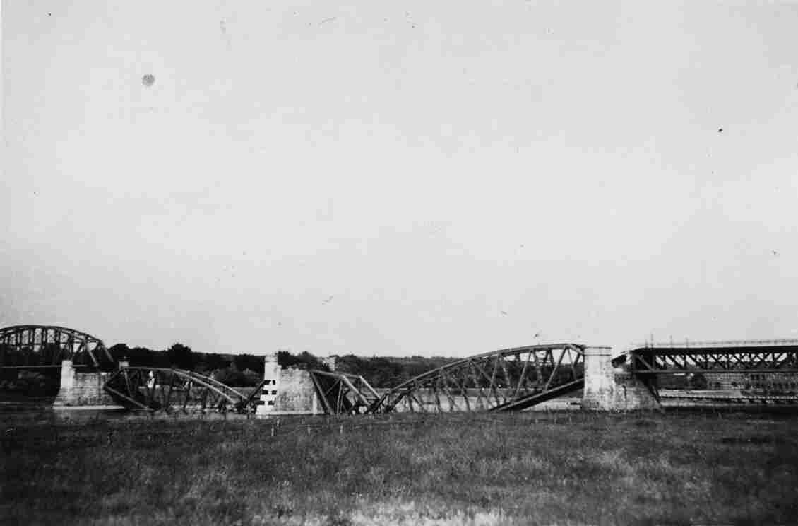 Historisch beeld van de spoorbrug bij Katwijk in 1940