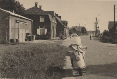Liefkeshoek met Cas Arts en een Heinkel-scooter.