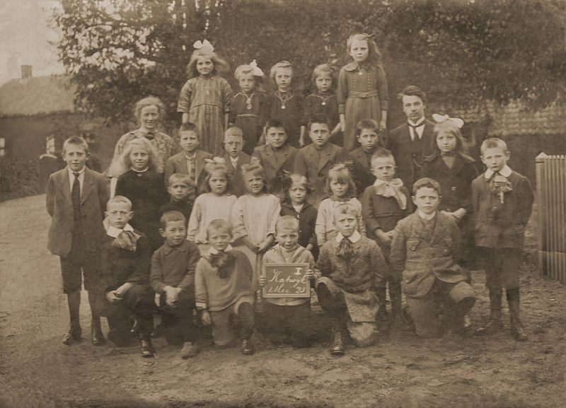 Schoolklas in Katwijk op 1 mei 1923