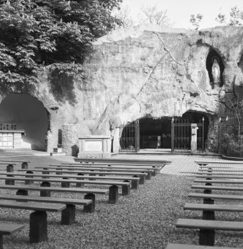 Historische opname van de Lourdesgrot in Katwijk