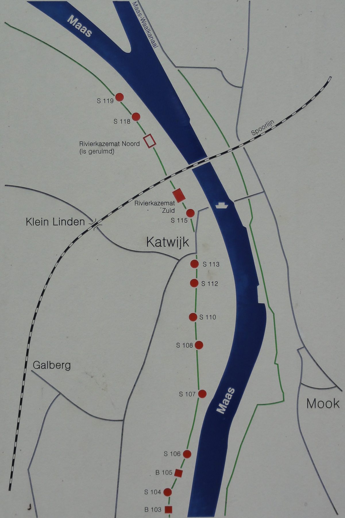 Informatiepaneel bij Katwijk met de Maaslinie en rivierzone
