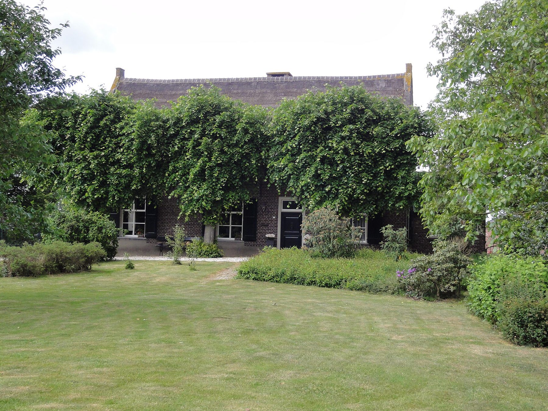 Zijaanzicht van de boerderij aan Gansakker 11