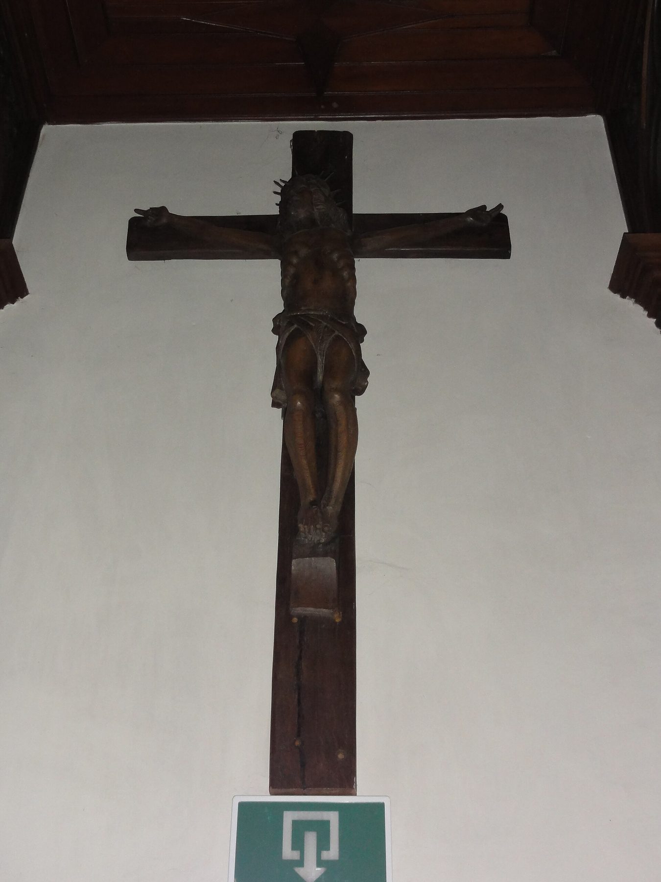 Katwijk (Cuijk) Sint Martinuskerk Kruisbeeld boven uitgang.