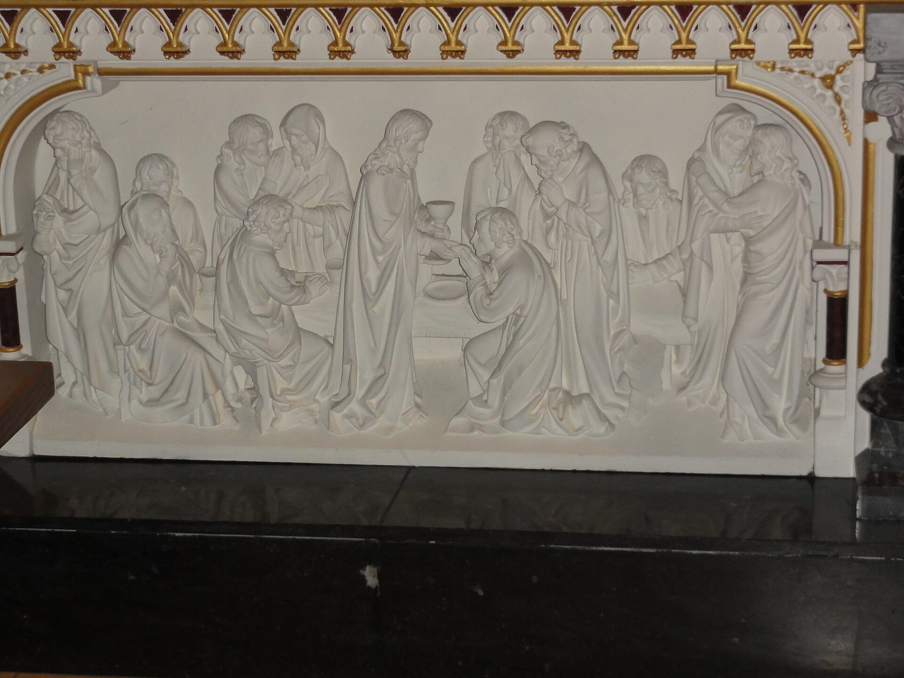 Reliëf van het Laatste Avondmaal in de Sint-Martinuskerk