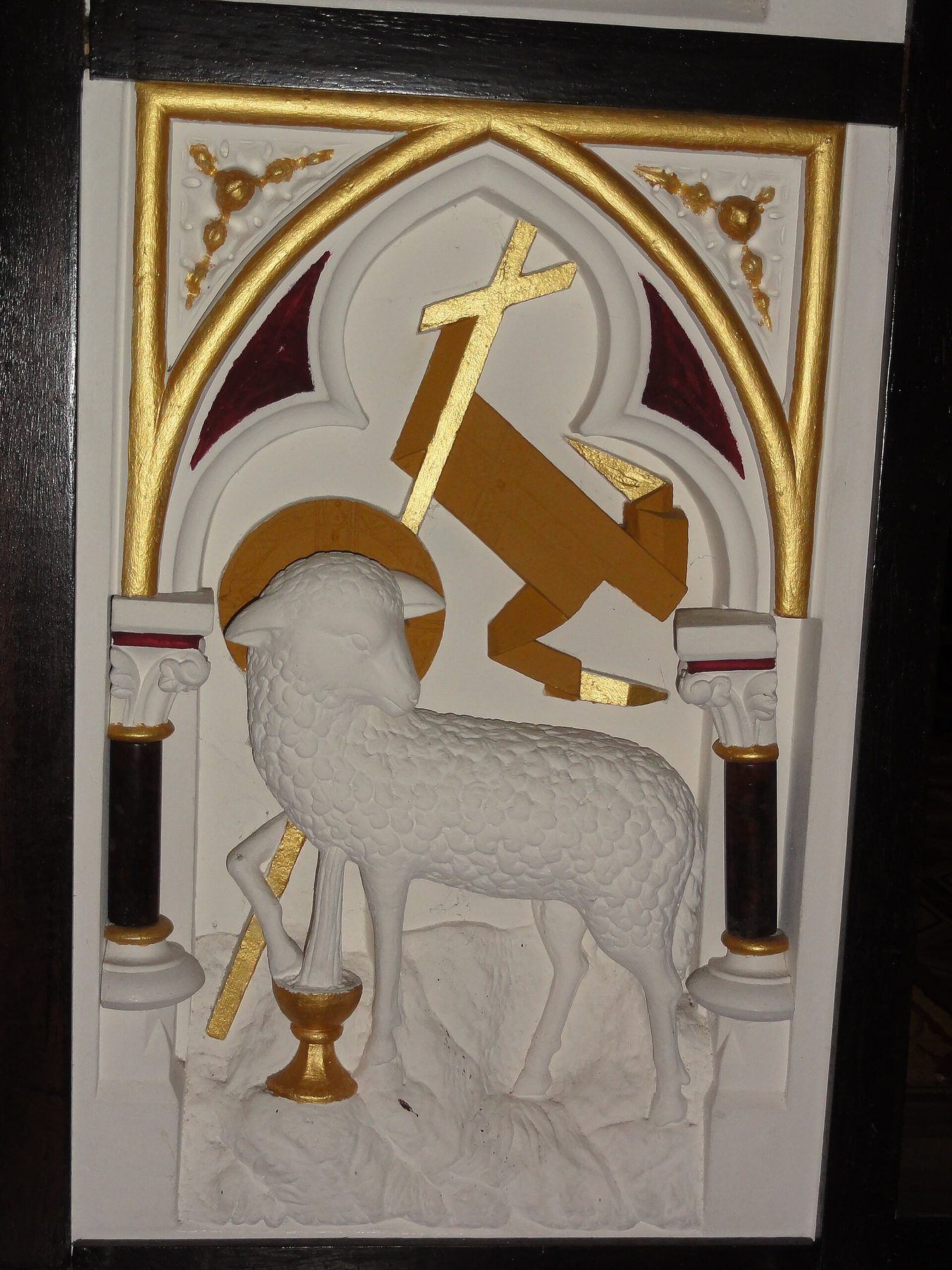 Katwijk (Cuijk) Sint Martinuskerk relief Lam gods.