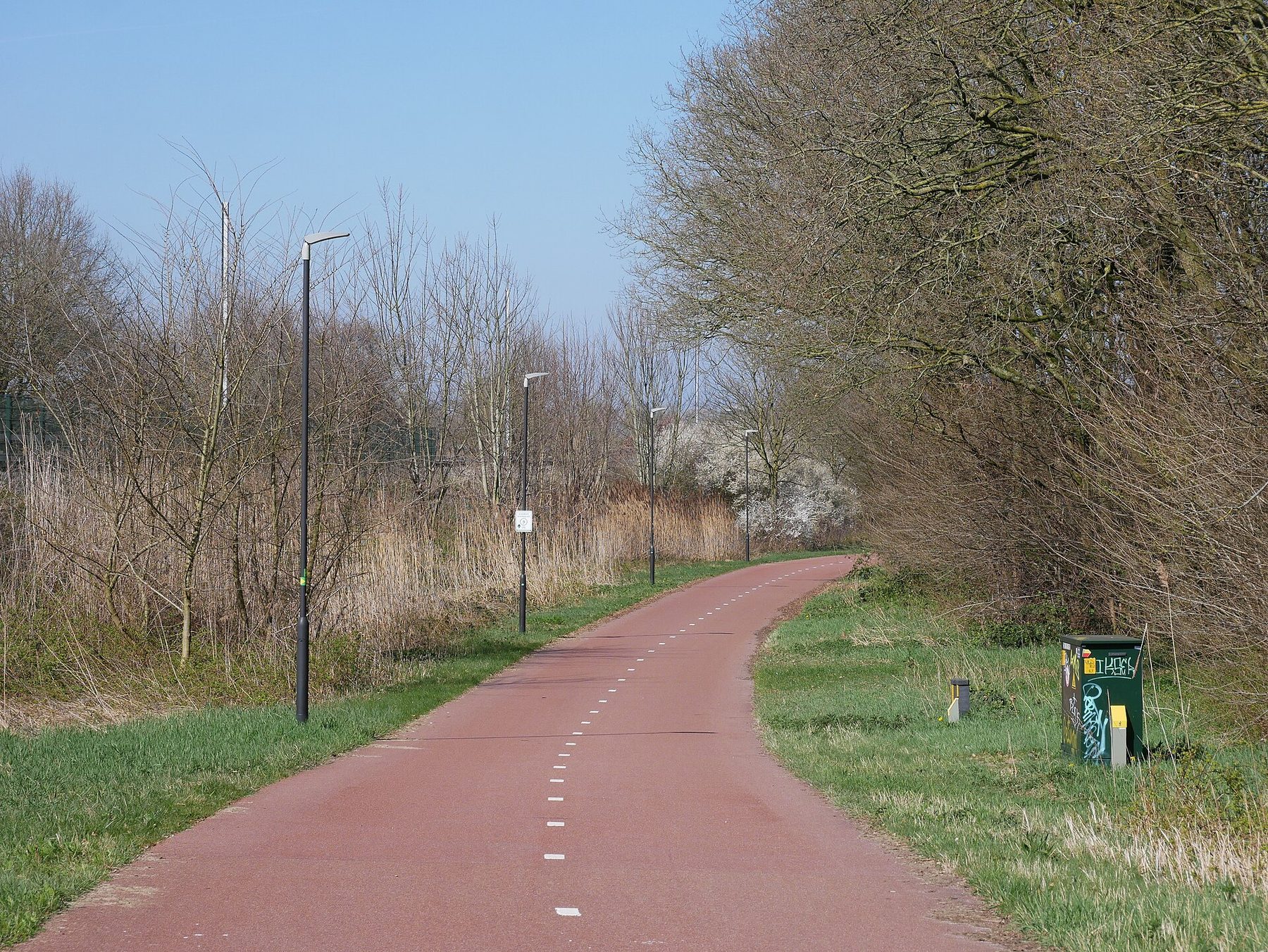 MaasWaalpad door het binnendijkse en open landschap nabij Katwijk