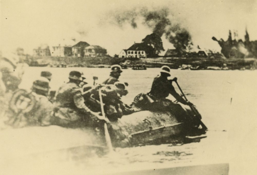 Duitse militairen bij de oversteek tussen Mook en Katwijk in 1940