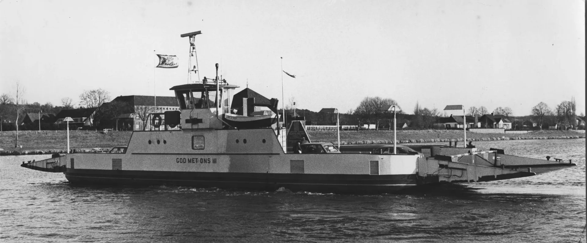 Veerpont God zij met ons op de Maas tussen Katwijk en Mook