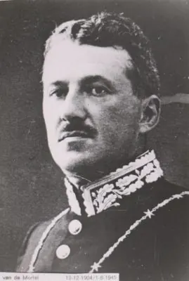 Burgemeester J. van de Mortel.