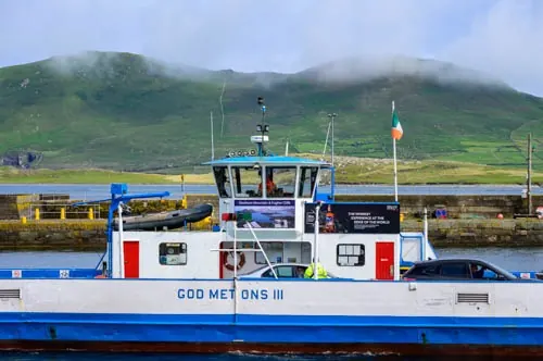 Voormalige Katwijkse veerpont God zij met ons III in Ierland, opname 1.