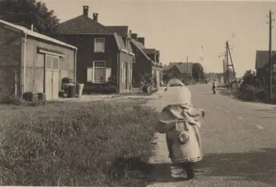Liefkeshoek met Cas Arts en een Heinkel-scooter.