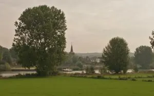 Zicht vanuit Katwijk over de Maas op Mook.
