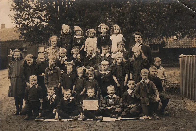 Schoolklas in Katwijk op 1 mei 1923, klas II.
