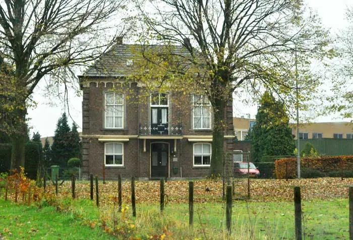 Voormalig raadhuis van Linden in Klein Linden in 2011.