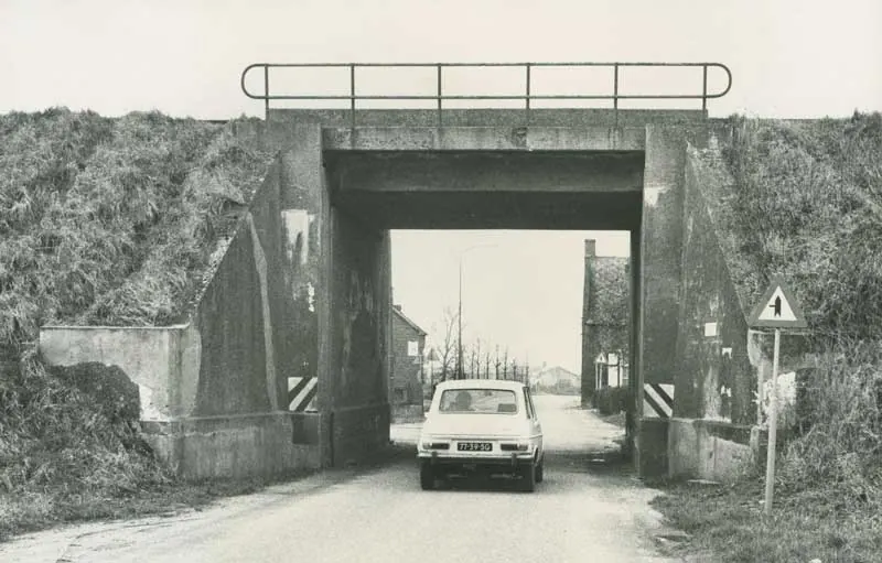 Spoorwegviaduct bij Katwijk.