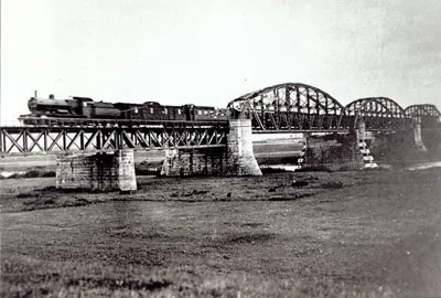 Stoomtrein op de Maaslijn bij Katwijk rond 1923.
