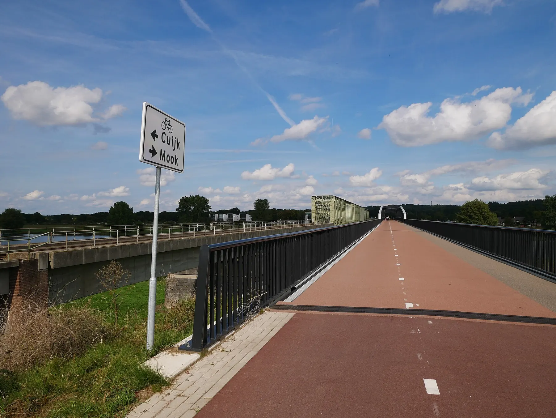 Bewegwijzering bij De Maasover in Katwijk.