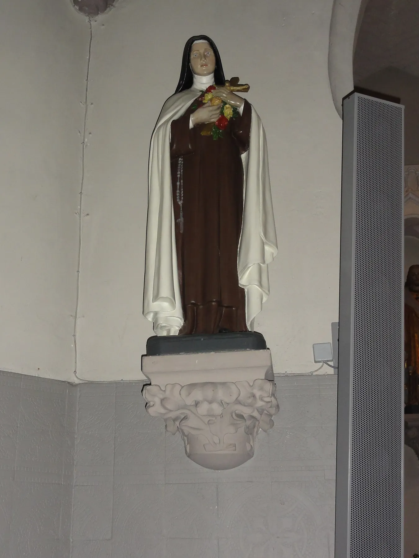 Katwijk (Cuijk) Sint Martinuskerk beeld Theresia van Lisieux.