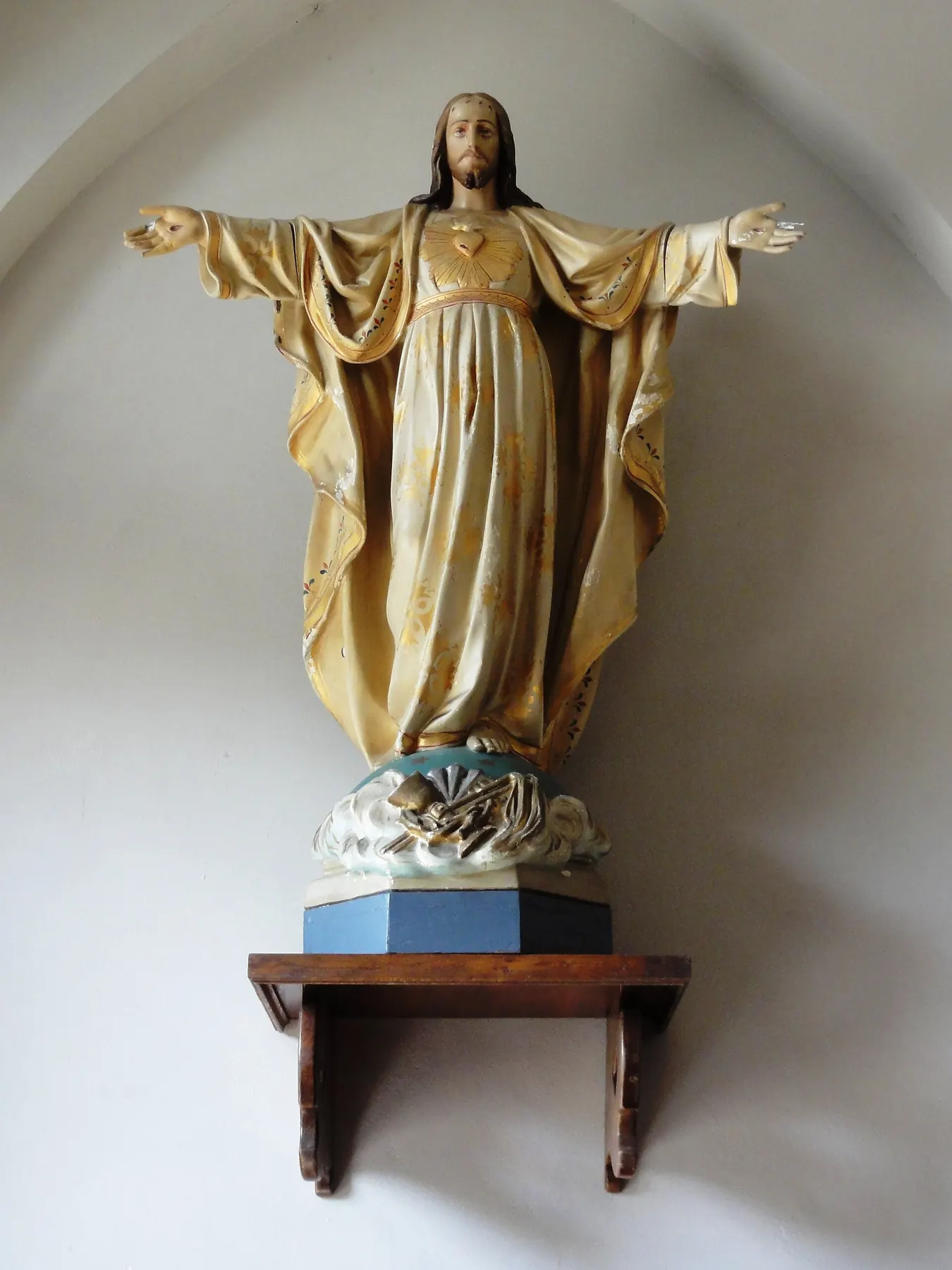 Katwijk (Cuijk) Sint Martinuskerk H.Hartbeeld in portaal.