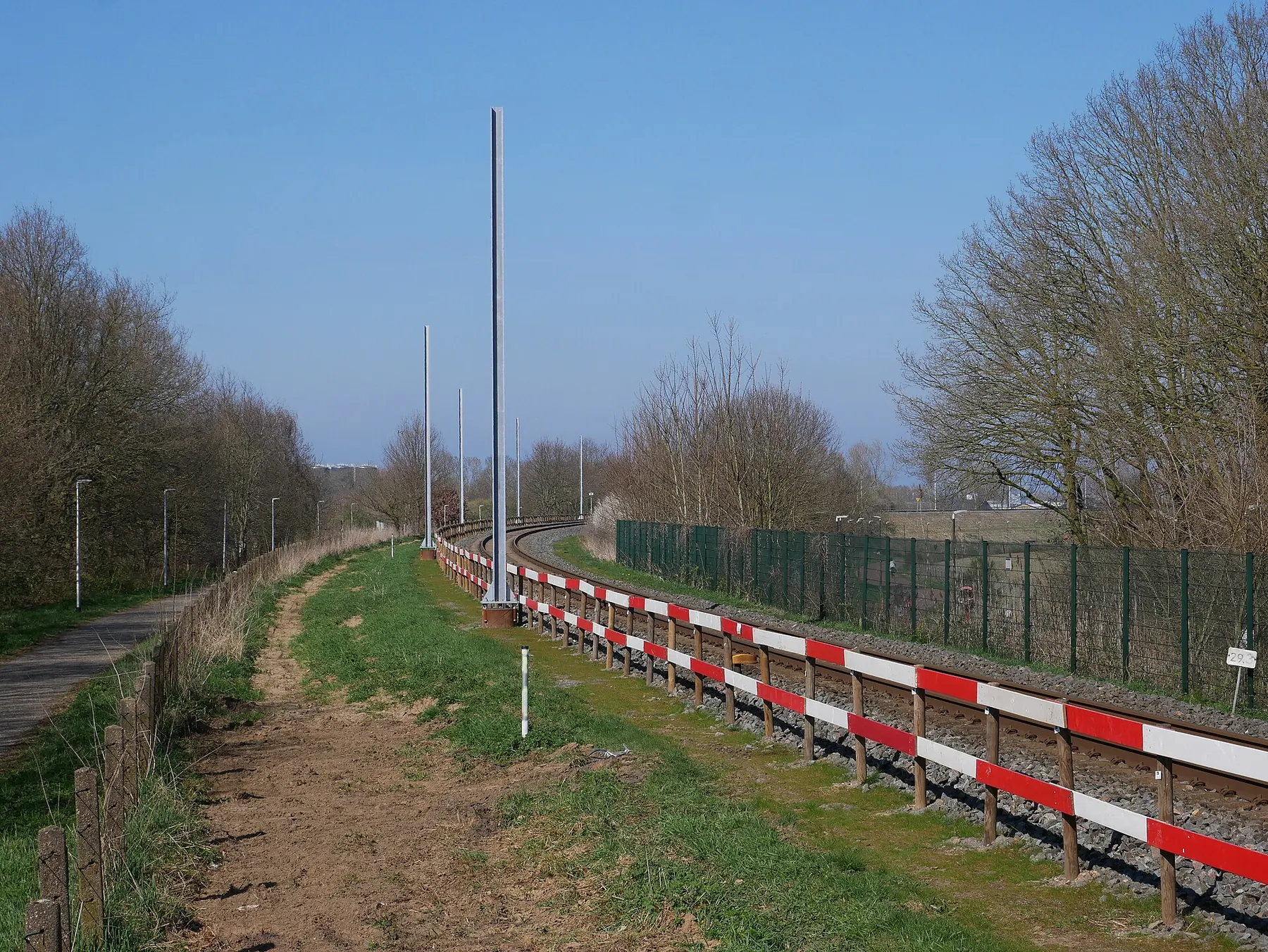 2026 03 21 opwaardering maaslijn bovenleidingspalen bij katwijk 4.