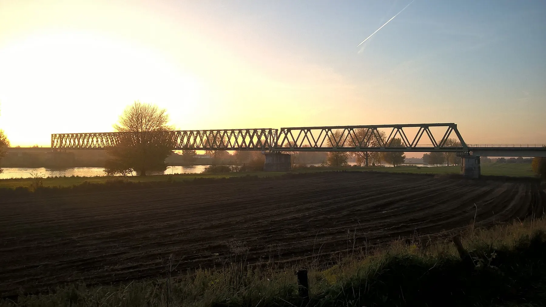 Spoorbrug over de Maas bij Katwijk–Mook in Katwijk aan de Maas (Noord-Brabant).