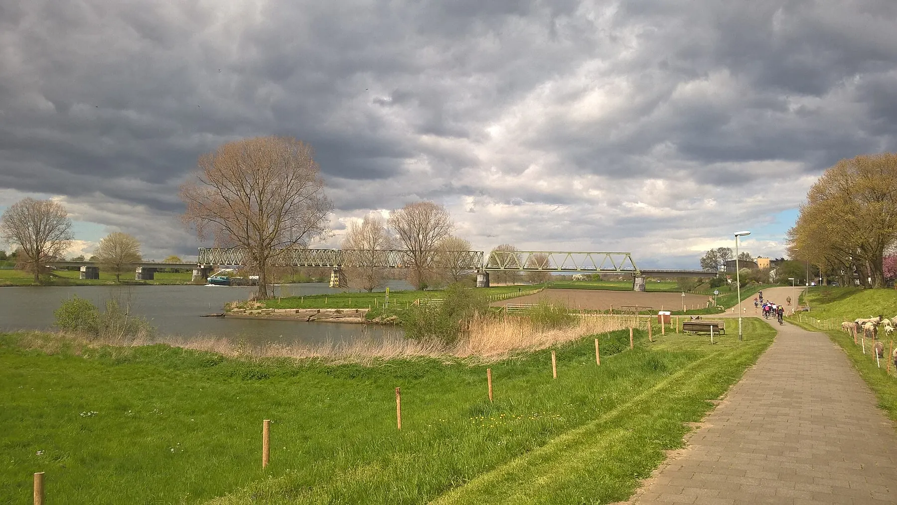 Spoorbrug over de Maas bij Katwijk–Mook, opname 3 in Katwijk aan de Maas (Noord-Brabant).