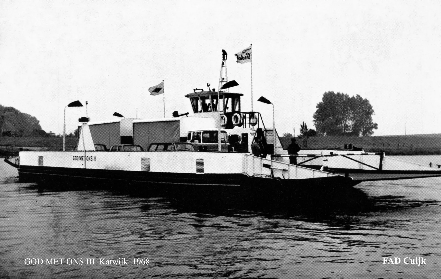 Veerpont God met ons III tussen Katwijk en Mook in 1968.