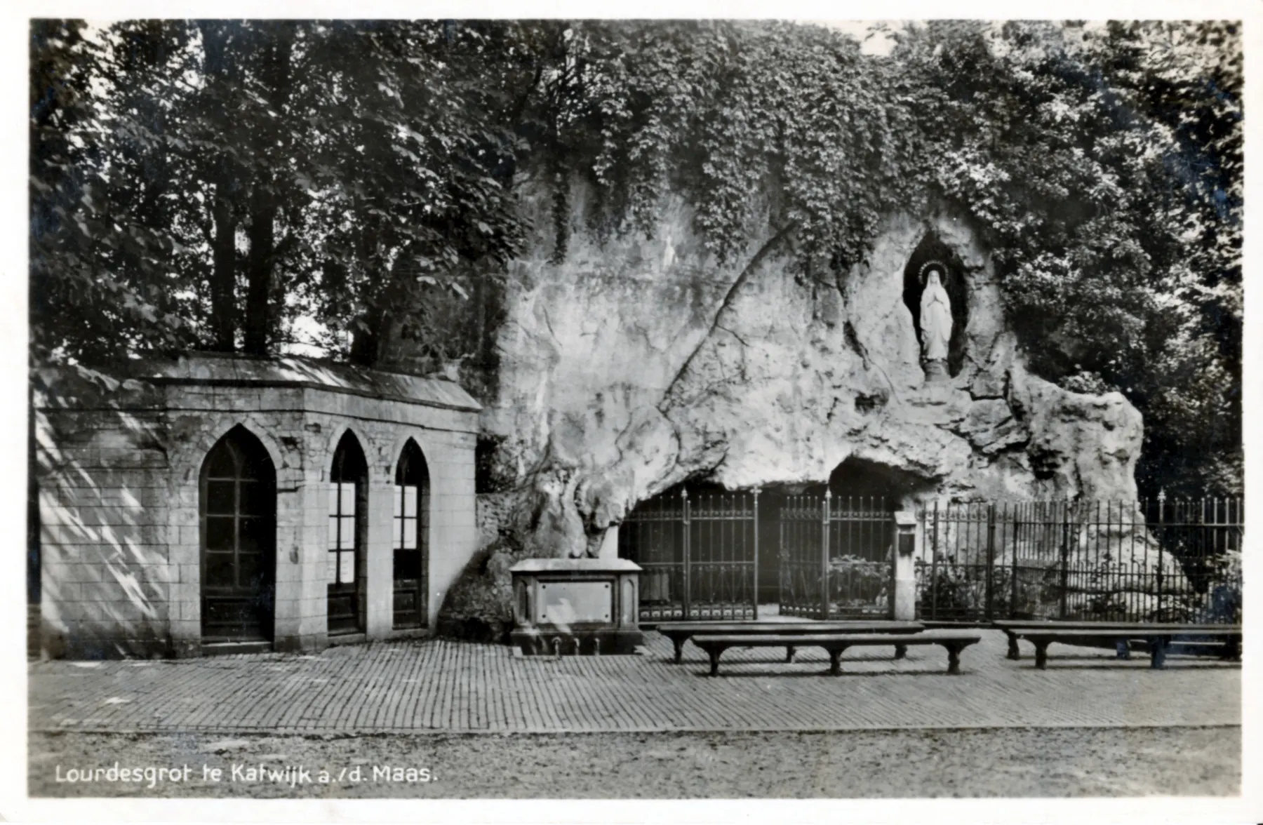 Historische ansicht van de Lourdesgrot in Katwijk.