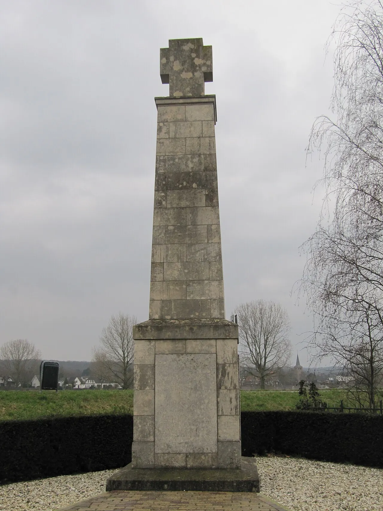Zandstenen oorlogsmonument aan de Everdineweerd in Katwijk NB